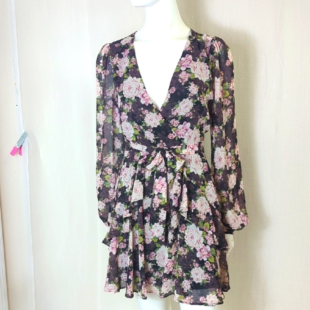 Floral V-Neck Dress with Ruffles Large